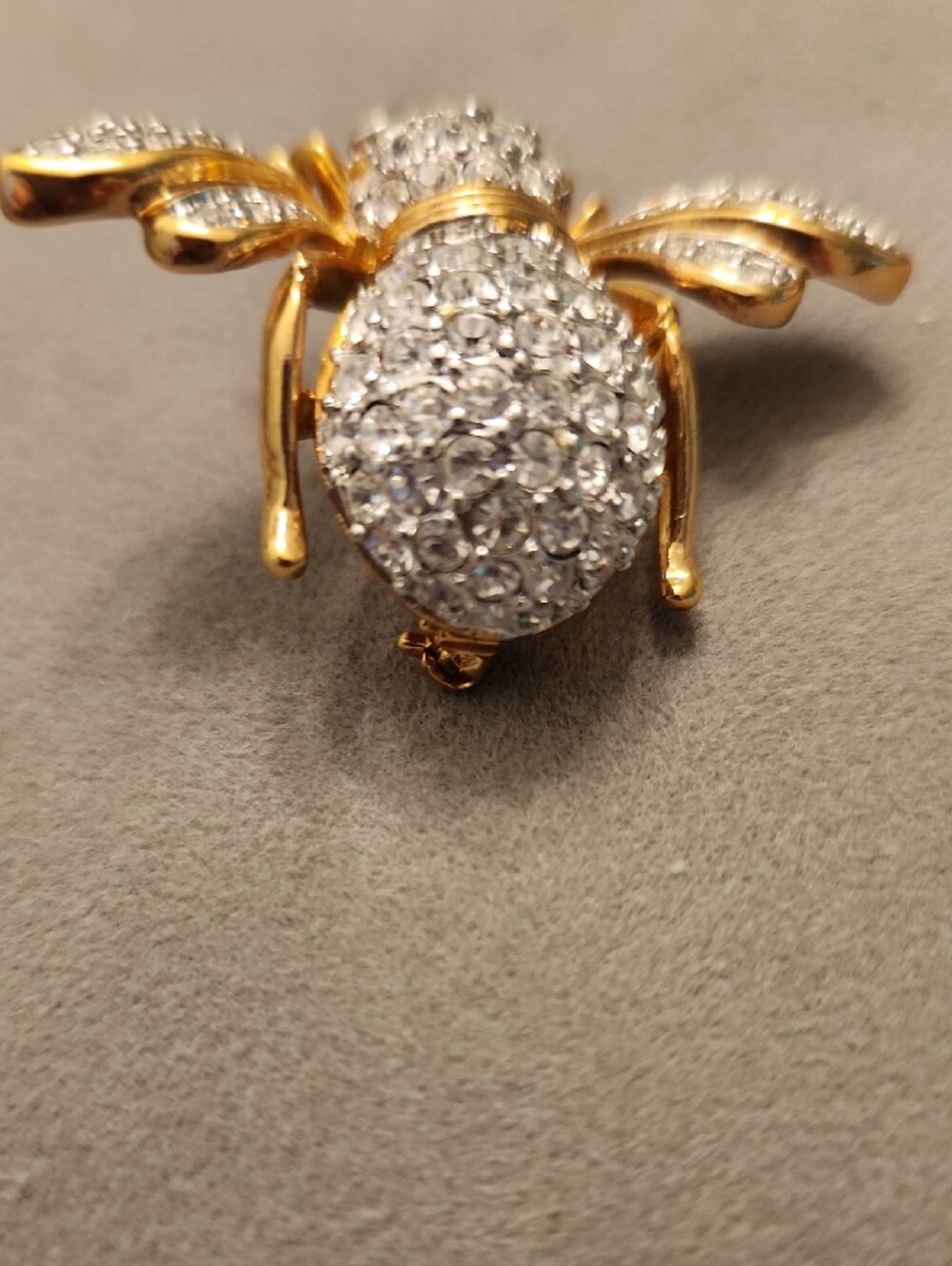 Joan Rivers Gold-Tone Crystal Bee Brooch with Clear Rhinestones - Picture 5 of 6